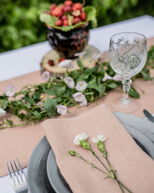 wedding table decor with beige linen napkin
